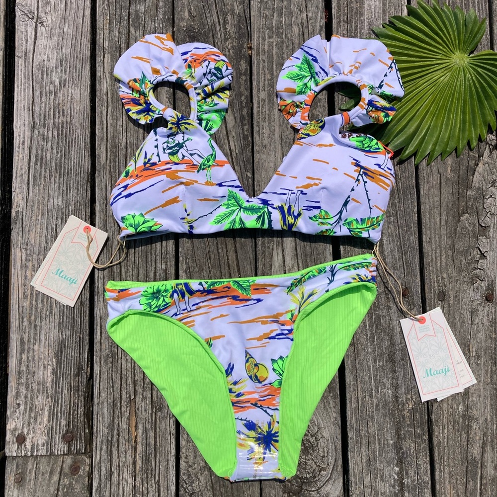 MAAJI Hawaii Set - Halles Ruffle Bikini Top & Sublimity Signature Bottom M/XS